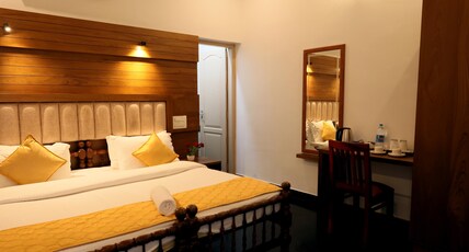 Ideal Ayurvedic Resort Room Type - Deluxe Pool Side AC