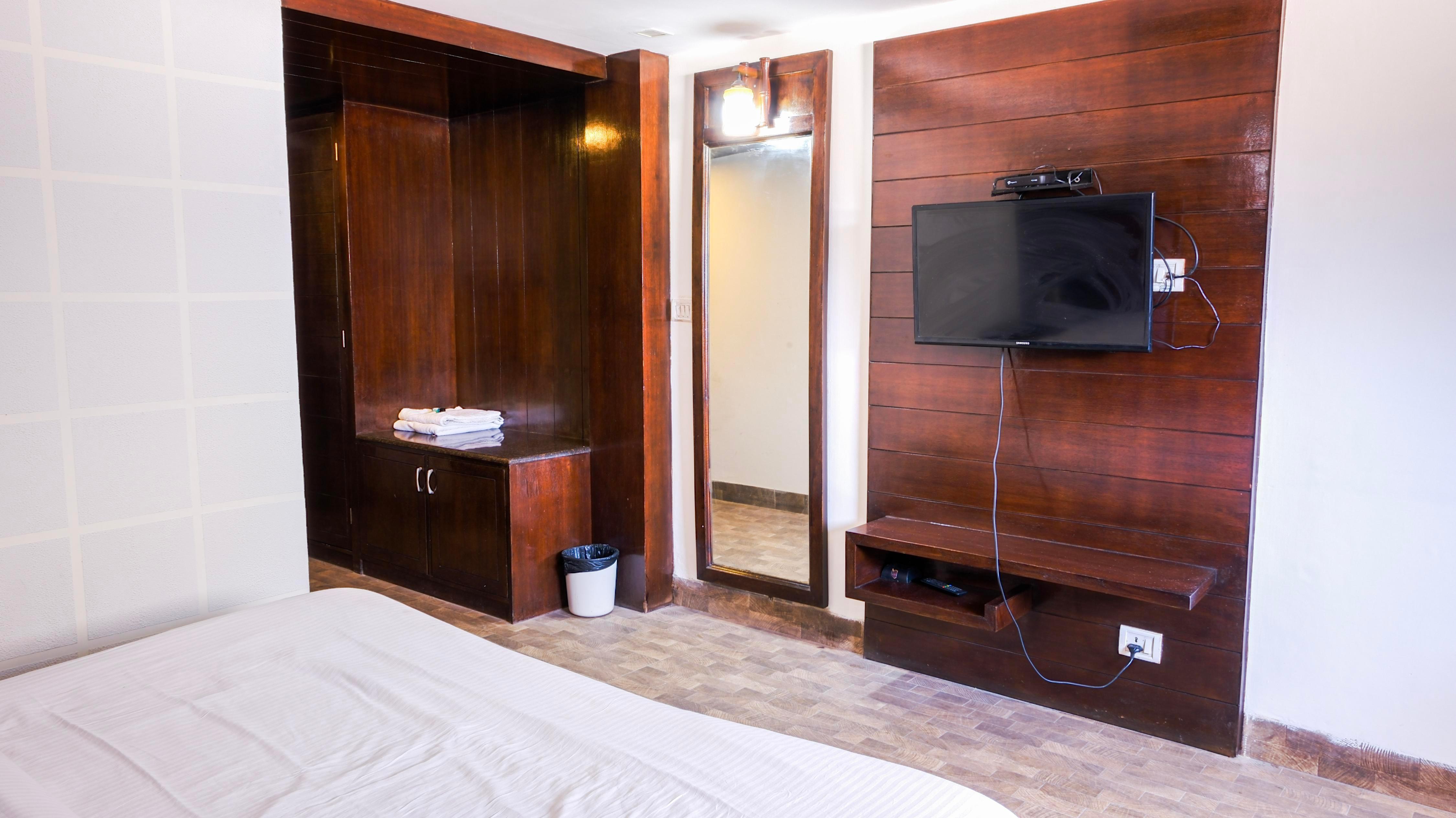 Hotel Basera (Walking distance to Mall Road and Free Onsite Parking) - Tap to explore photos