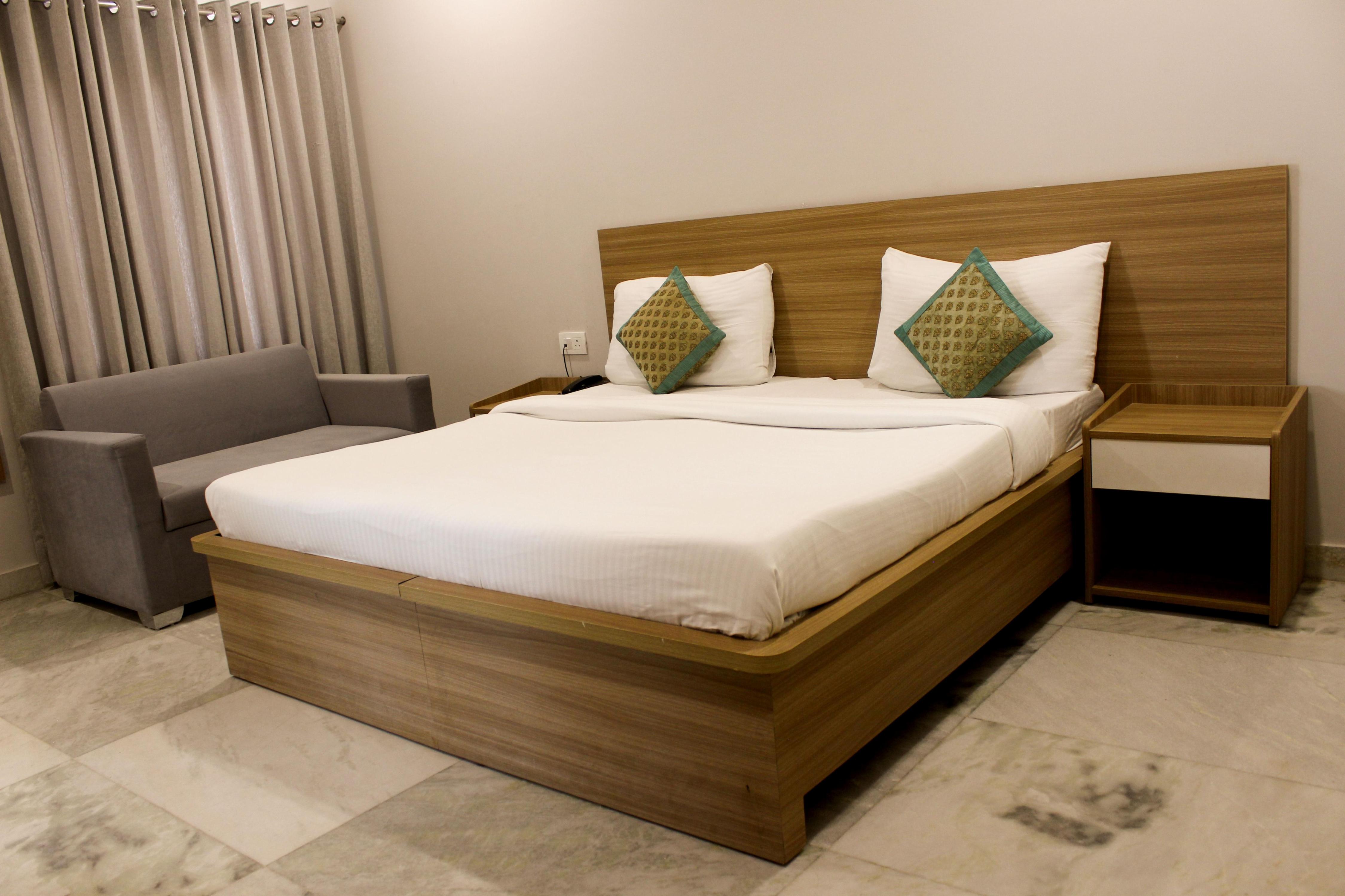 STEPiNN - Ess Kay Ess Villa Golf Course Road Room Type - Deluxe Room Free WiFi