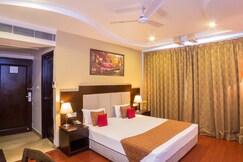 Gold Leaf Hotel - 1 Km from City Palace