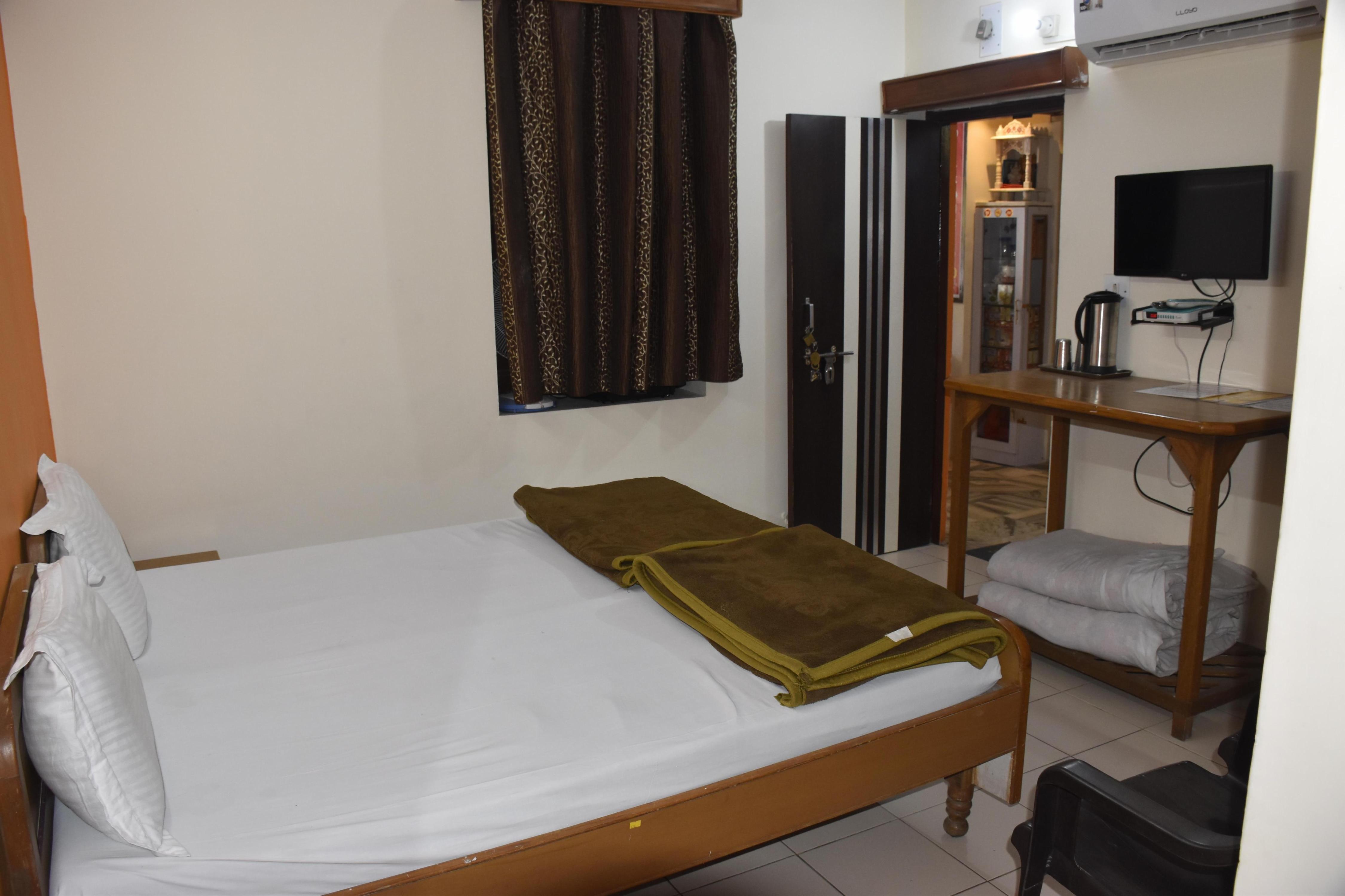 Hotel Vinayak, Mt.Abu. Room Type - ORDINARY Double Bed Room (AC Extra Rs.600)