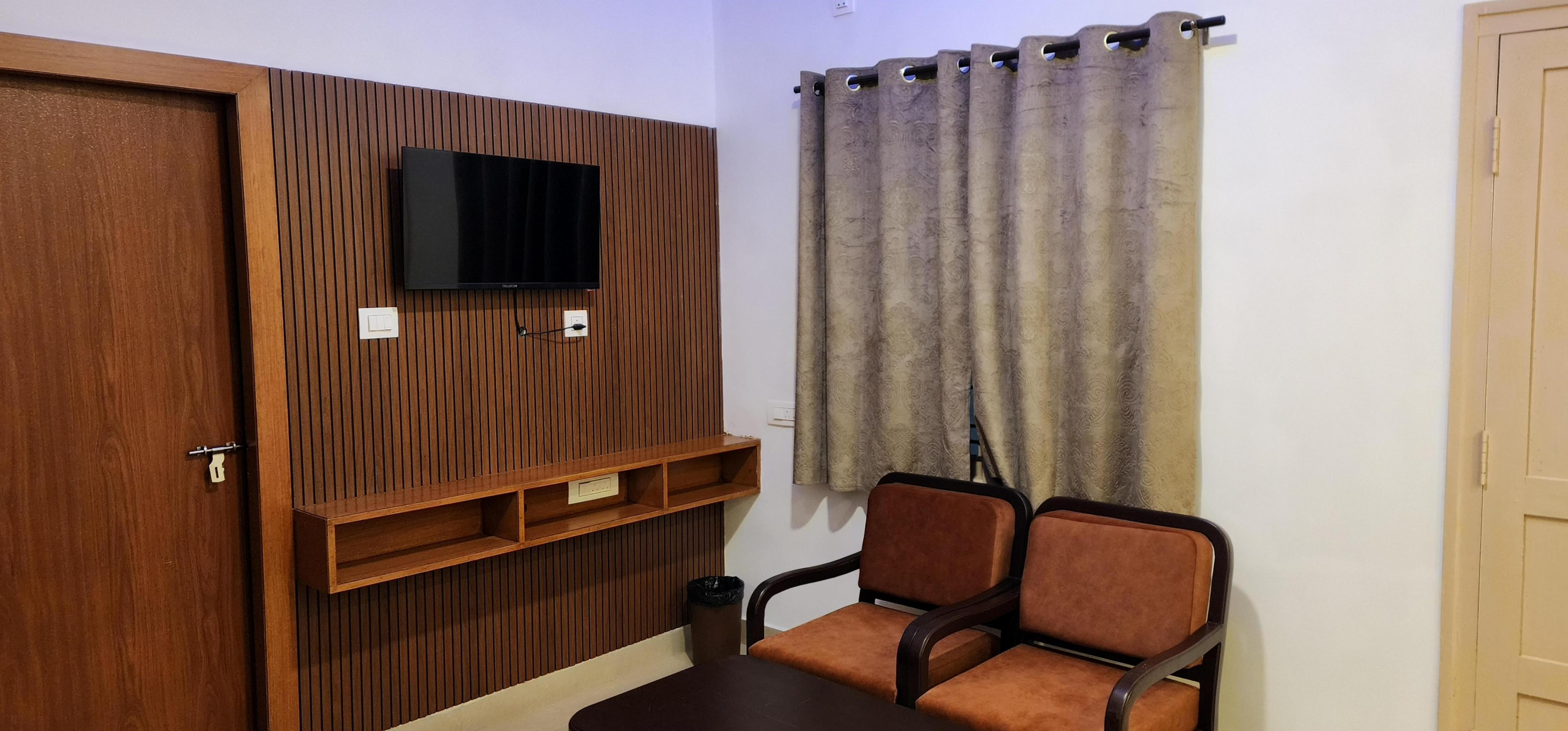 Hotel Ark View - Tap to explore photos