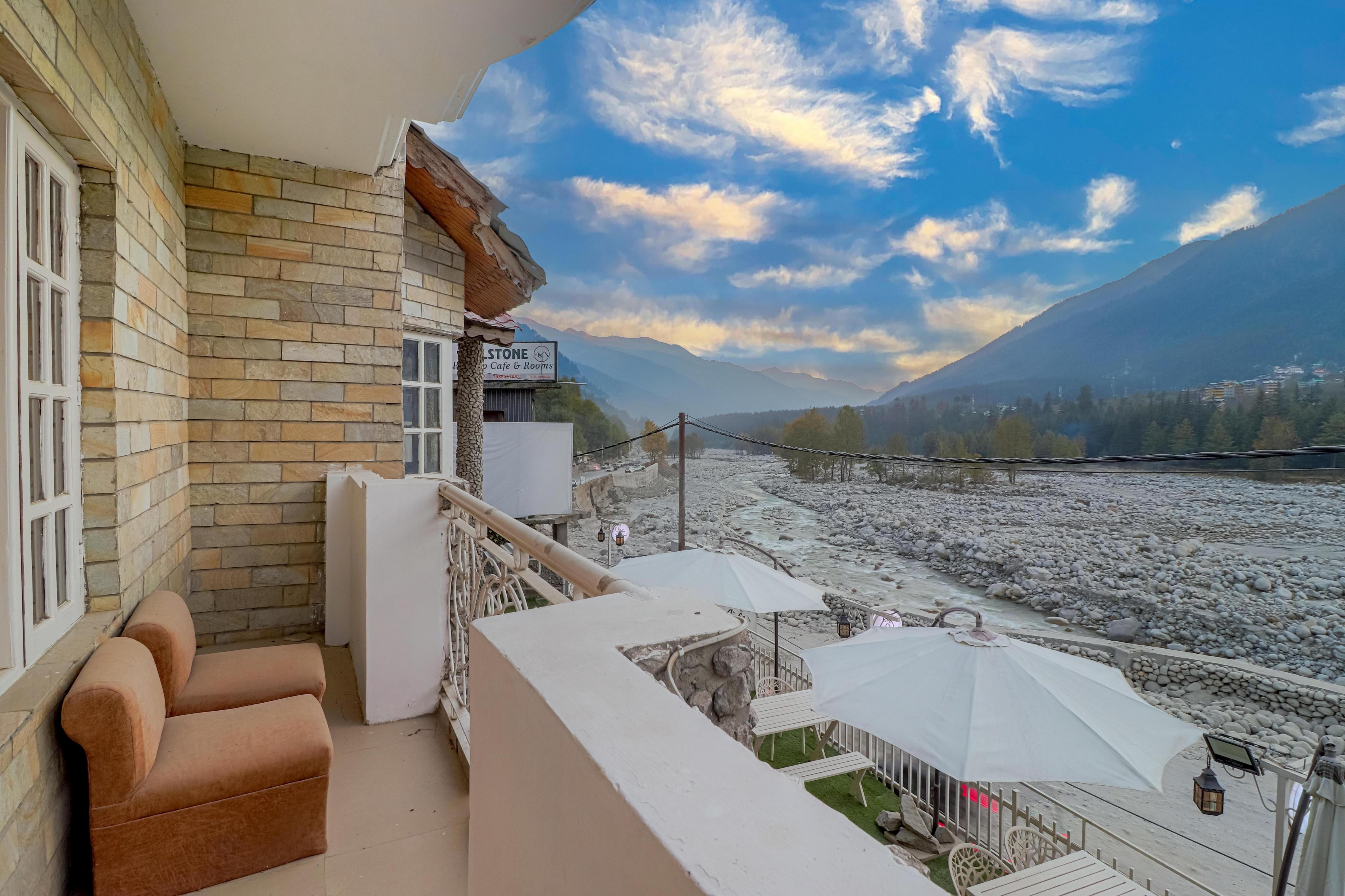 Villa Riverine Cafe & Riverview Residences