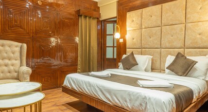 Villa Riverine Cafe & Riverview Residences Room Type - Premium Room with Balcony (Beas River and Mountain View) Villa Riverine Cafe & Riverview Residences Room Type - Premium Room with Balcony (Beas River and Mountain View)