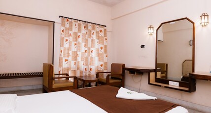 Hotel Navaratna Palace Room Type - Budget Non Ac