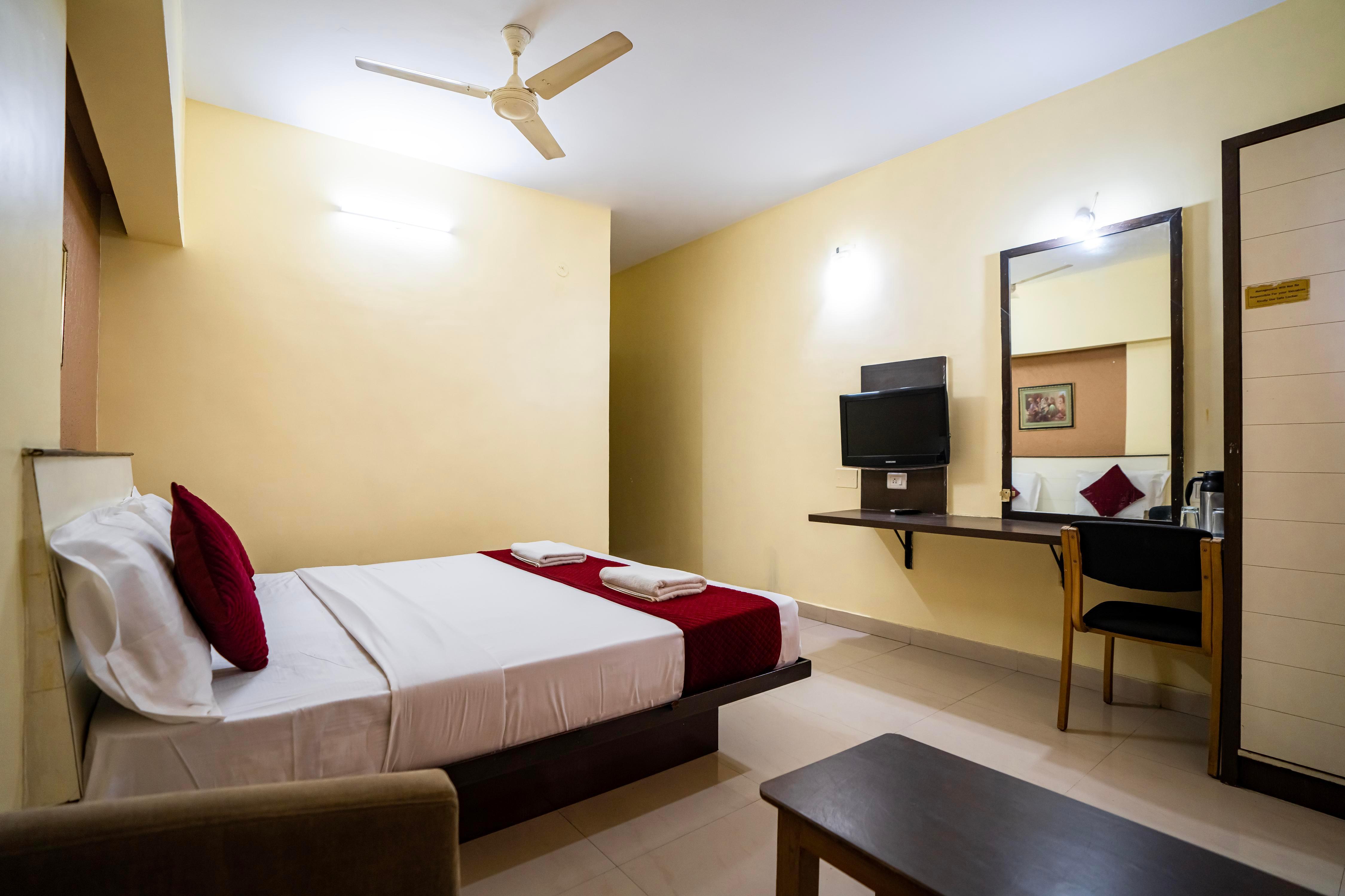Vyshak Inn Room Type - Comfort Standard AC Room