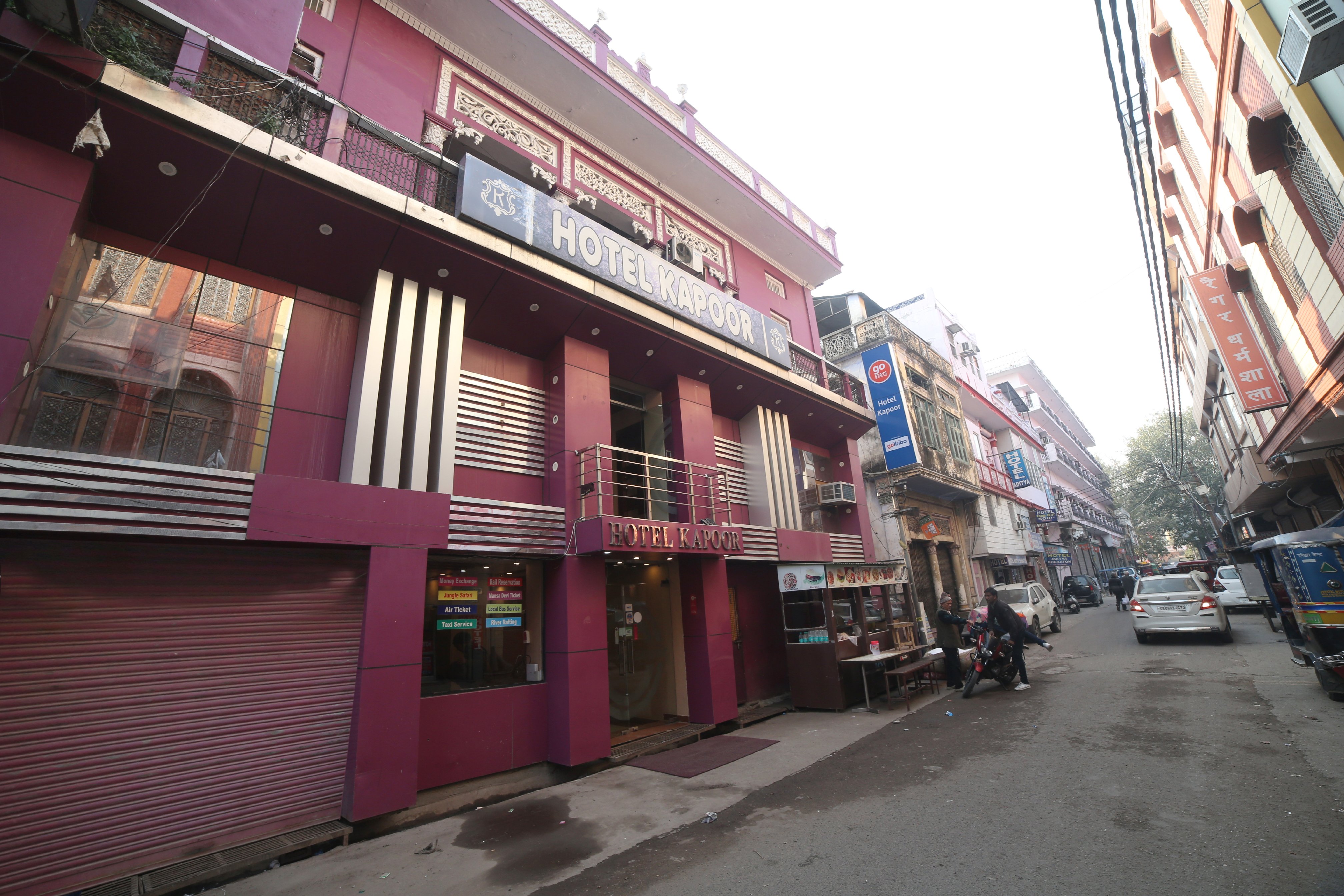 Hotel Kapoor - Tap to explore photos