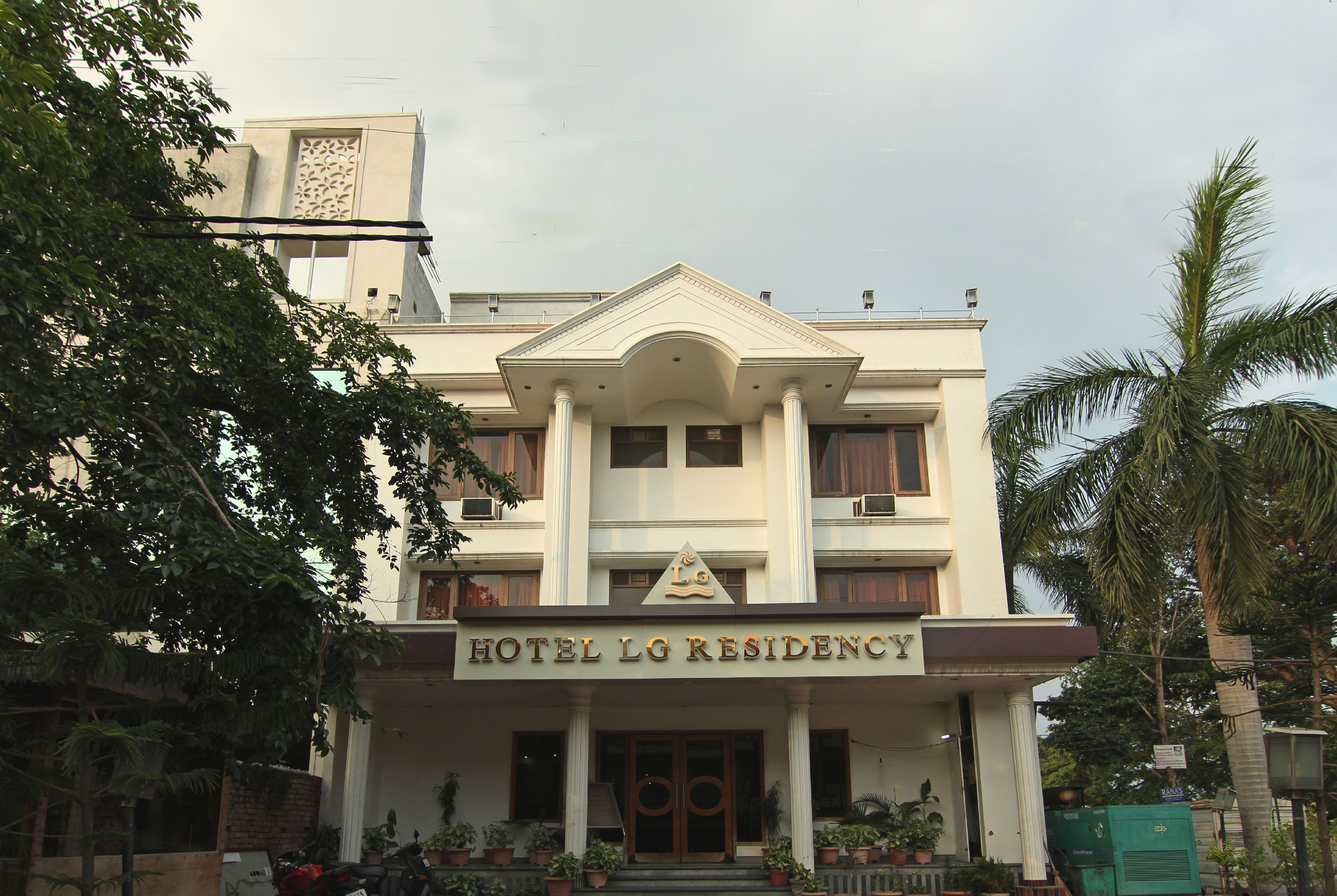 Hotel LG Residency