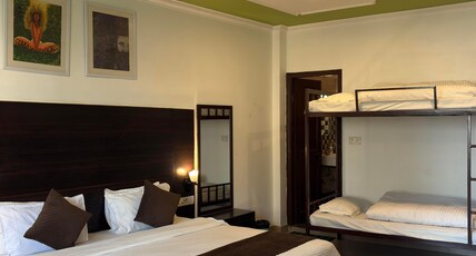 Hotel Green Hills / The 60s Cafe Room Type - Family Room with Mountain View and Balcony | 1 Double Bed and 2 Bunk Bed