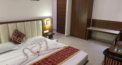 Hotel Abirami Residency Room Type - Couple Suite with Bathtub