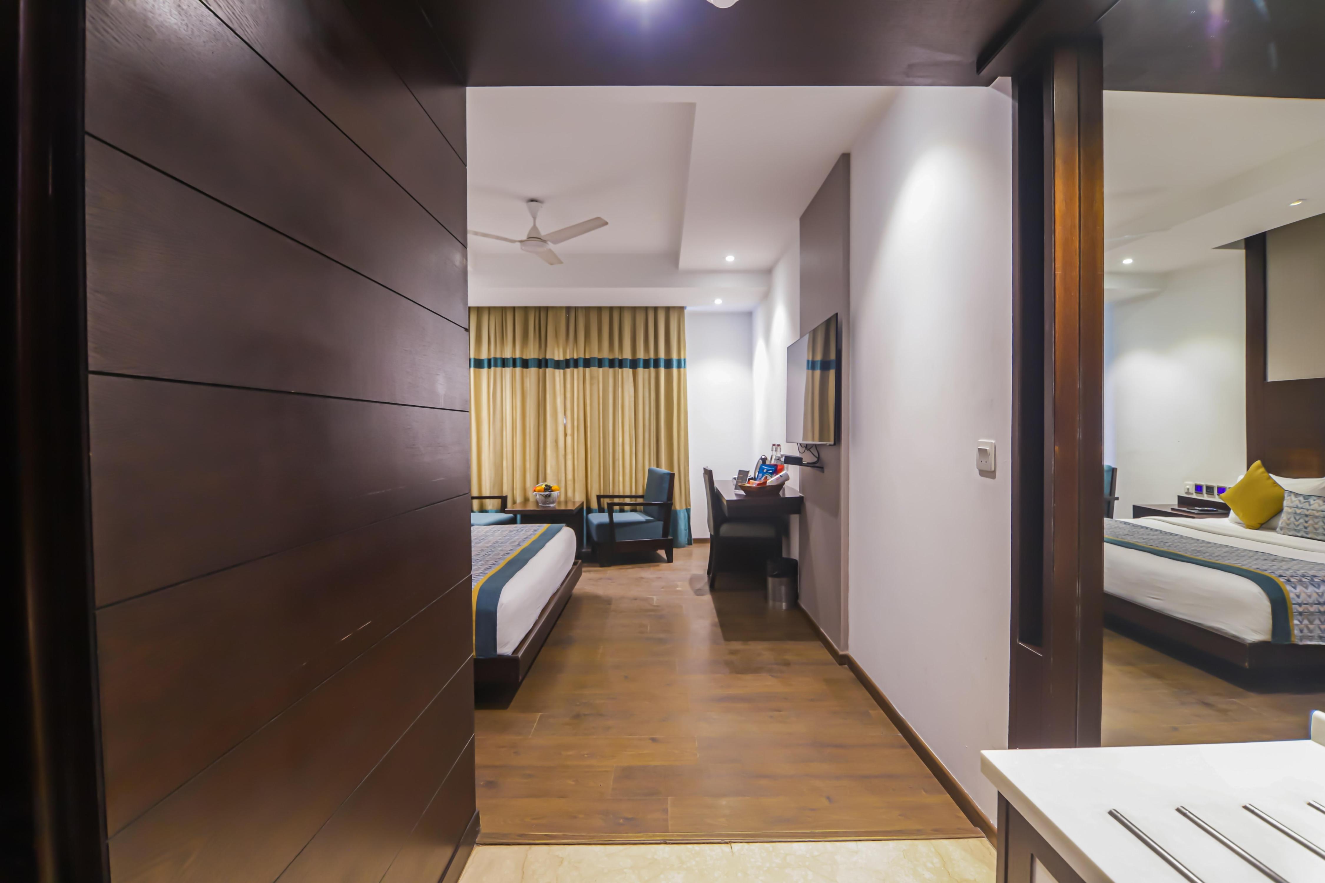 Hotel Godwin Deluxe @ 5 Mins from Connaught Place - Tap to explore photos