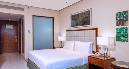 Holiday Inn Cochin Room Type - 1 King Bed Premium
