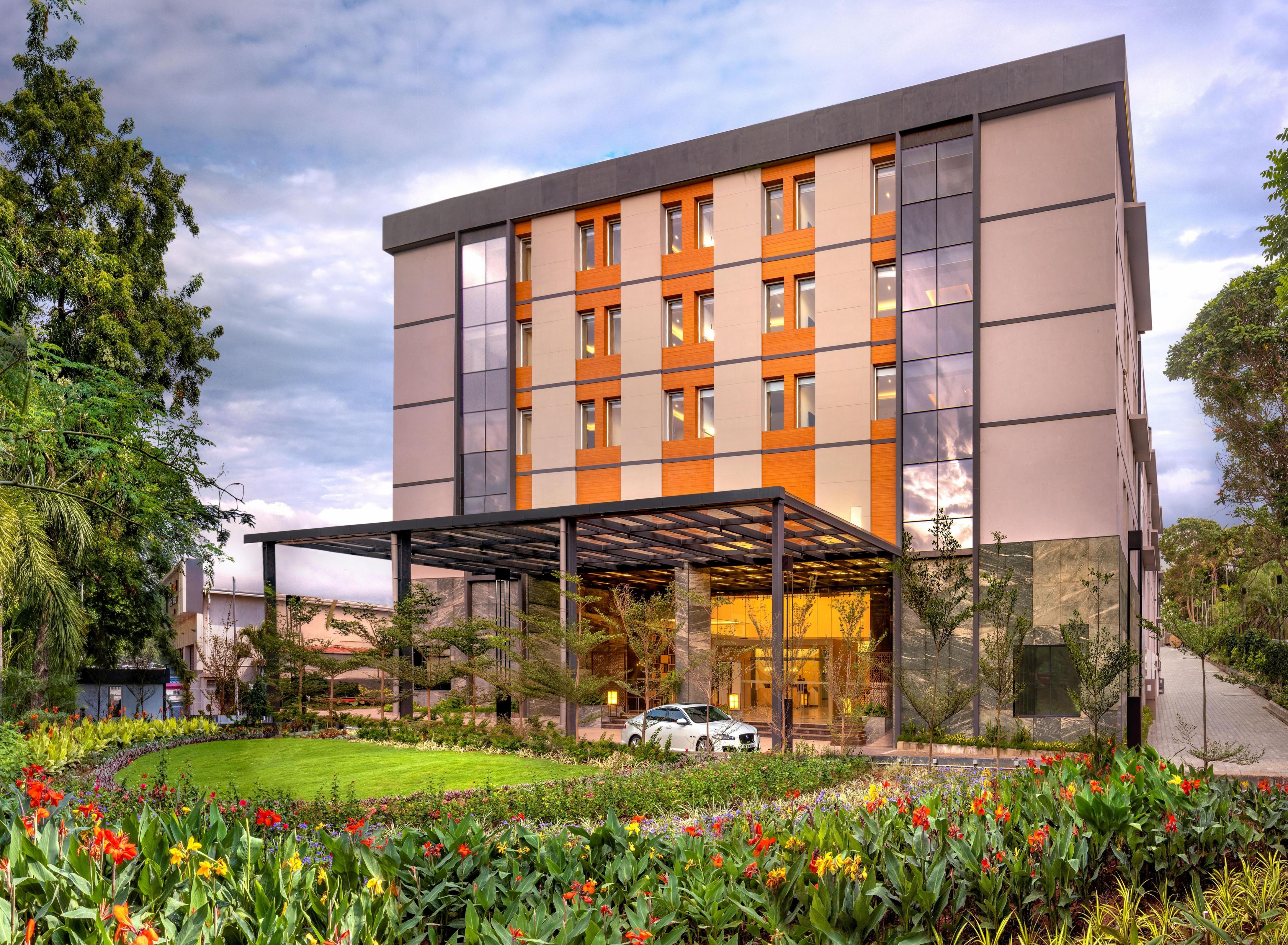 O By Tamara Coimbatore