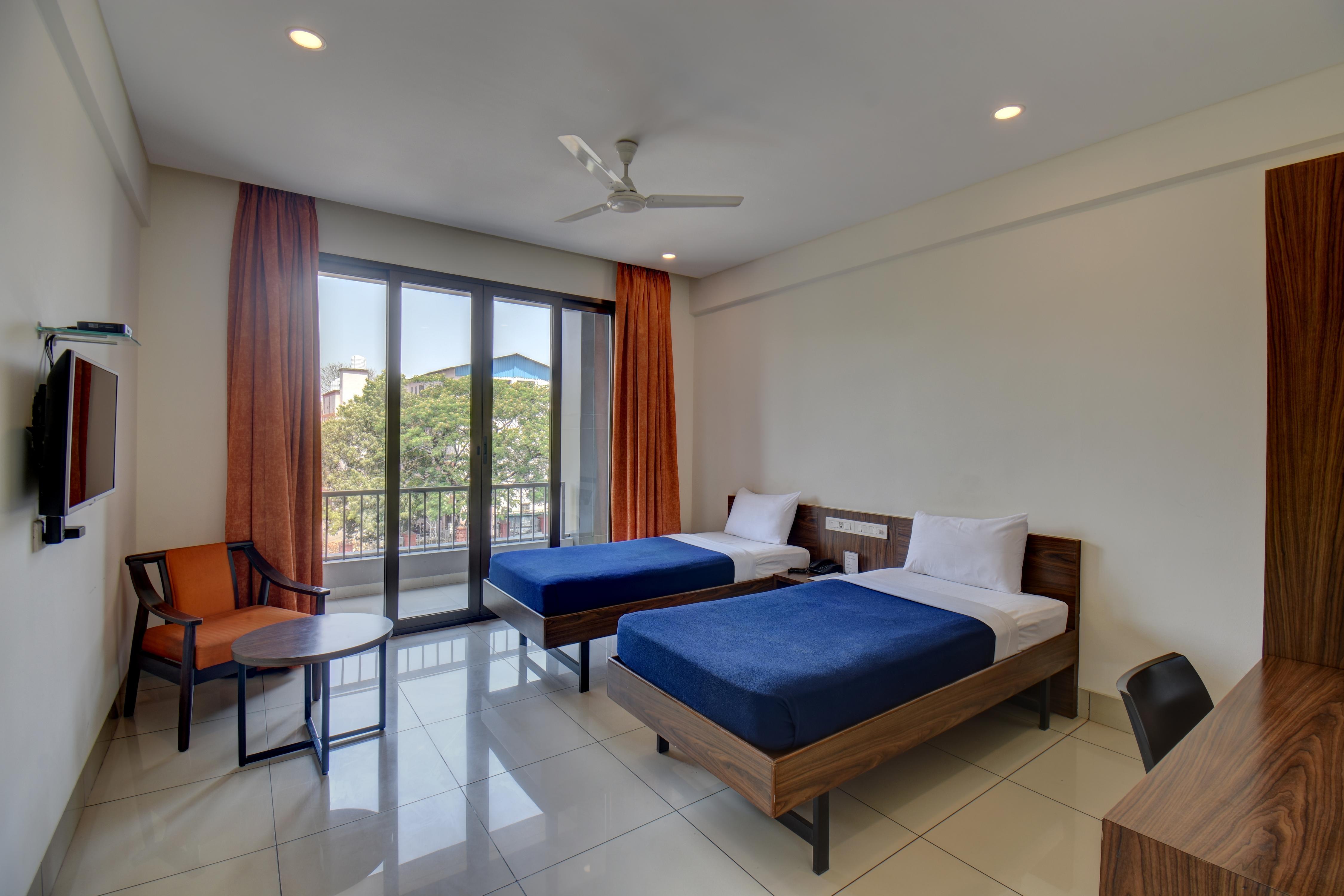 Hotel Dreamland Room Type - Executive Room with Work Desk Hotel Dreamland Room Type - Executive Room with Work Desk