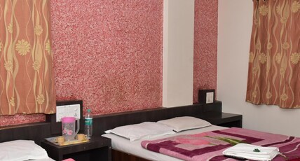 Hotel Saidhyan Room Type - Deluxe 4 Bedded Ac Room
