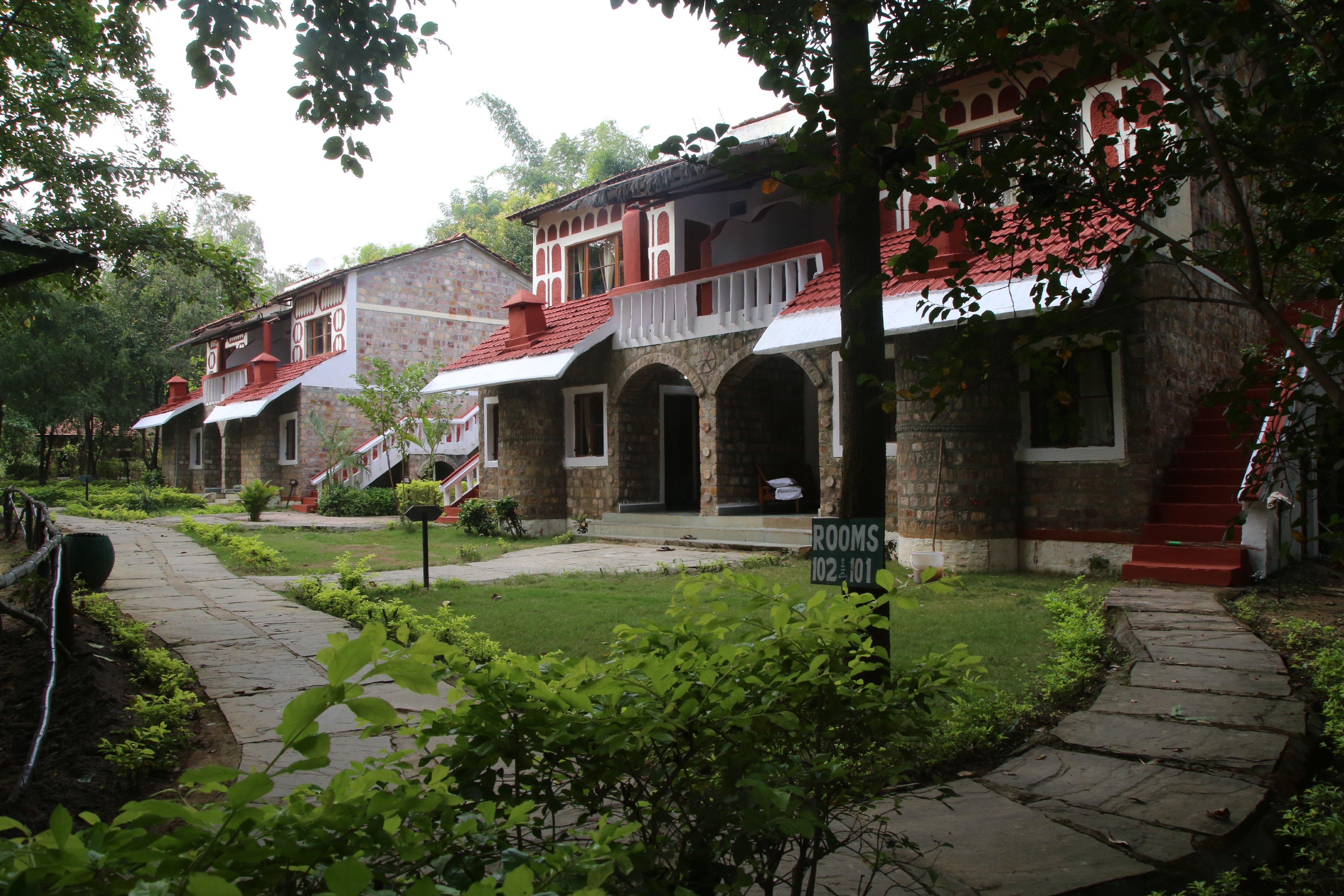 MOGLI JUNGLE RESORTS BANDHAVGARH 