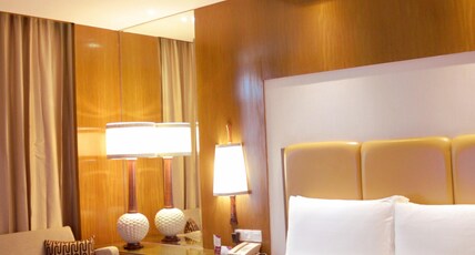 Crowne Plaza Hotel New Delhi Okhla by IHG Room Type - Standard Room 1 King Bed Lounge Access Bathtub- Nonsmoking Crowne Plaza Hotel New Delhi Okhla by IHG Room Type - Standard Room 1 King Bed Lounge Access Bathtub- Nonsmoking