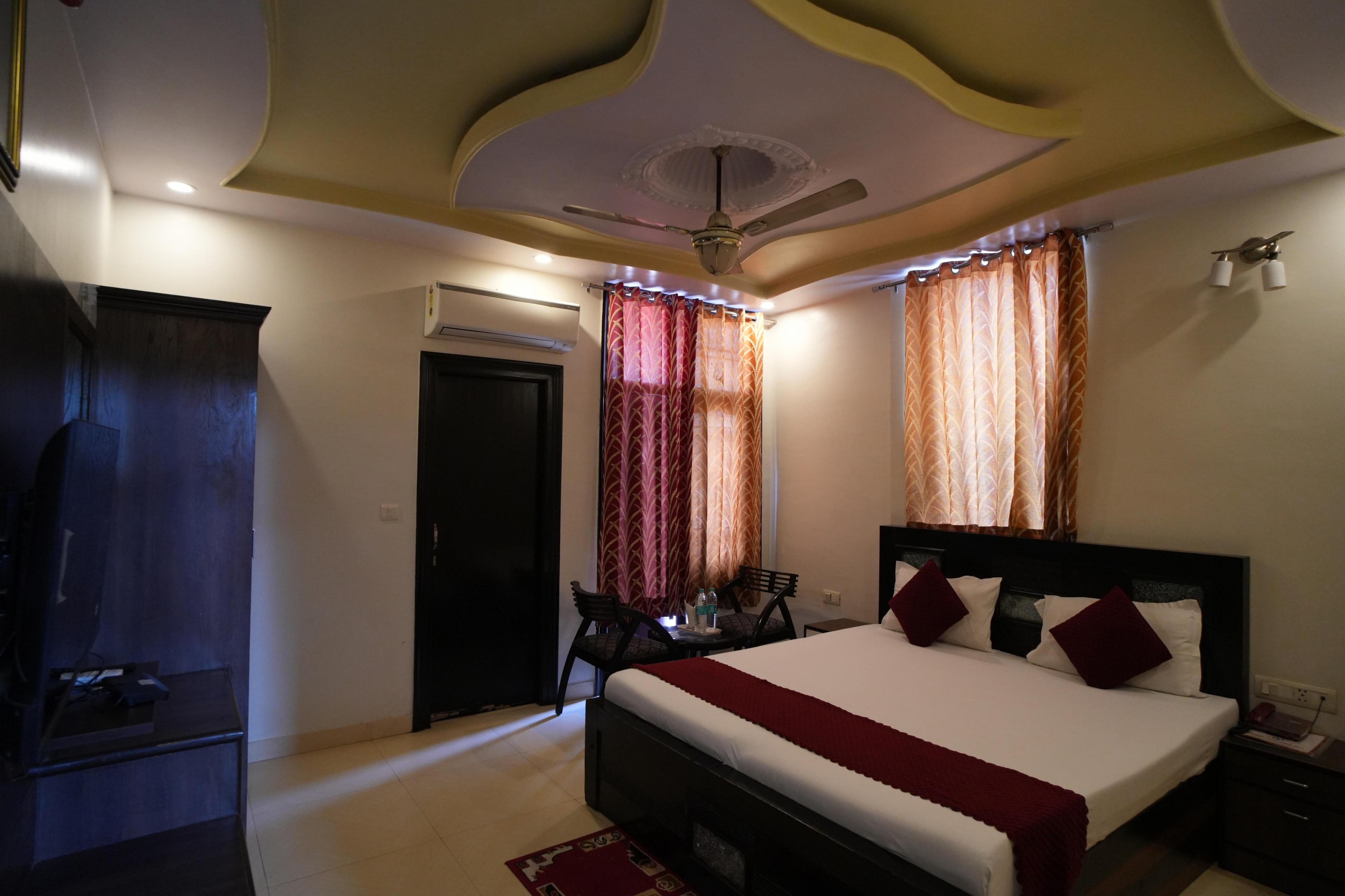 Hotel Jinendra Inn Room Type - Super Deluxe Room