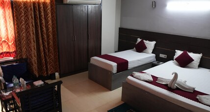 Hotel Jinendra Inn Room Type - Superior Triple Bed Room