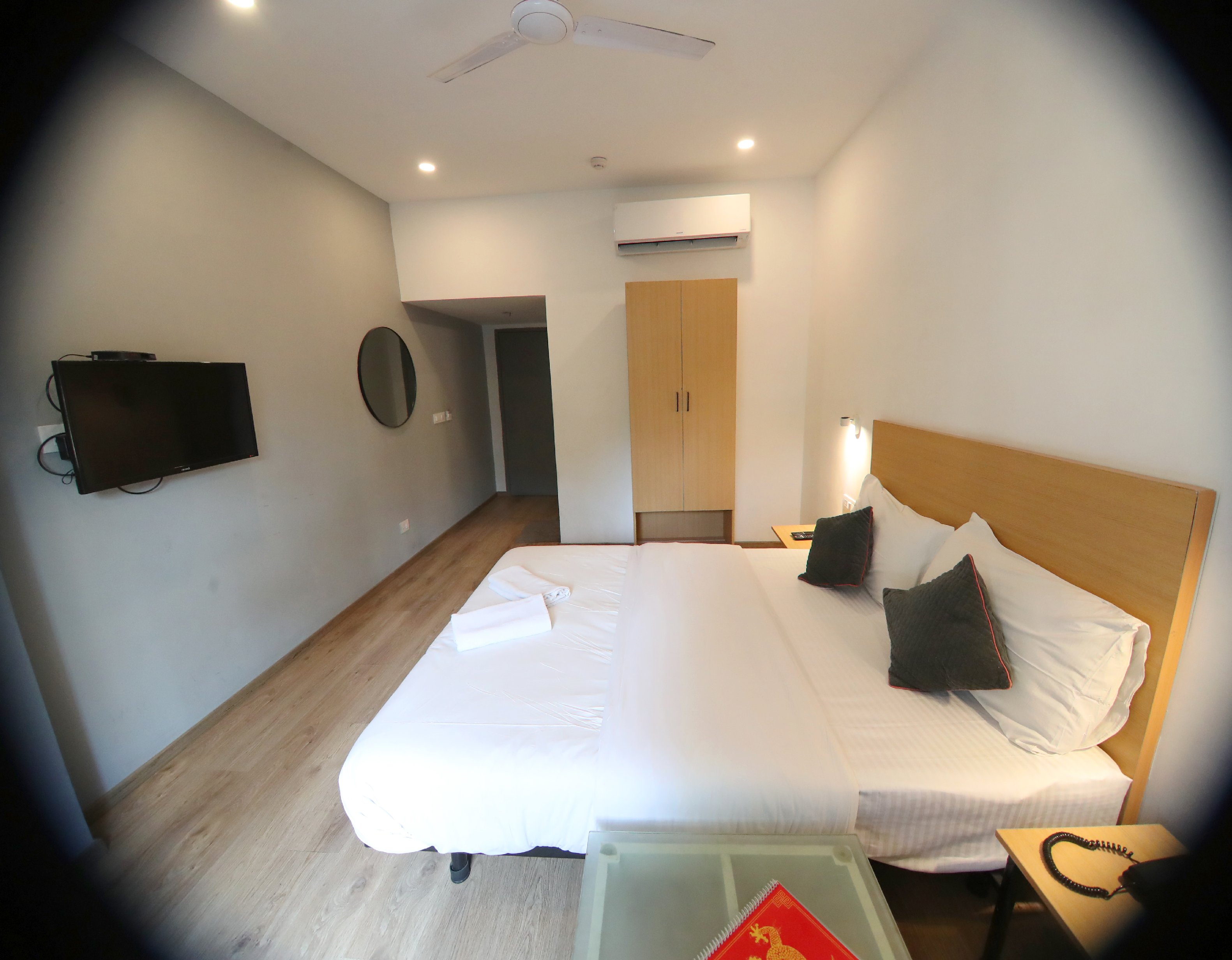 Hotel Imperial Room Type - Deluxe (Vibrant Rooms)
