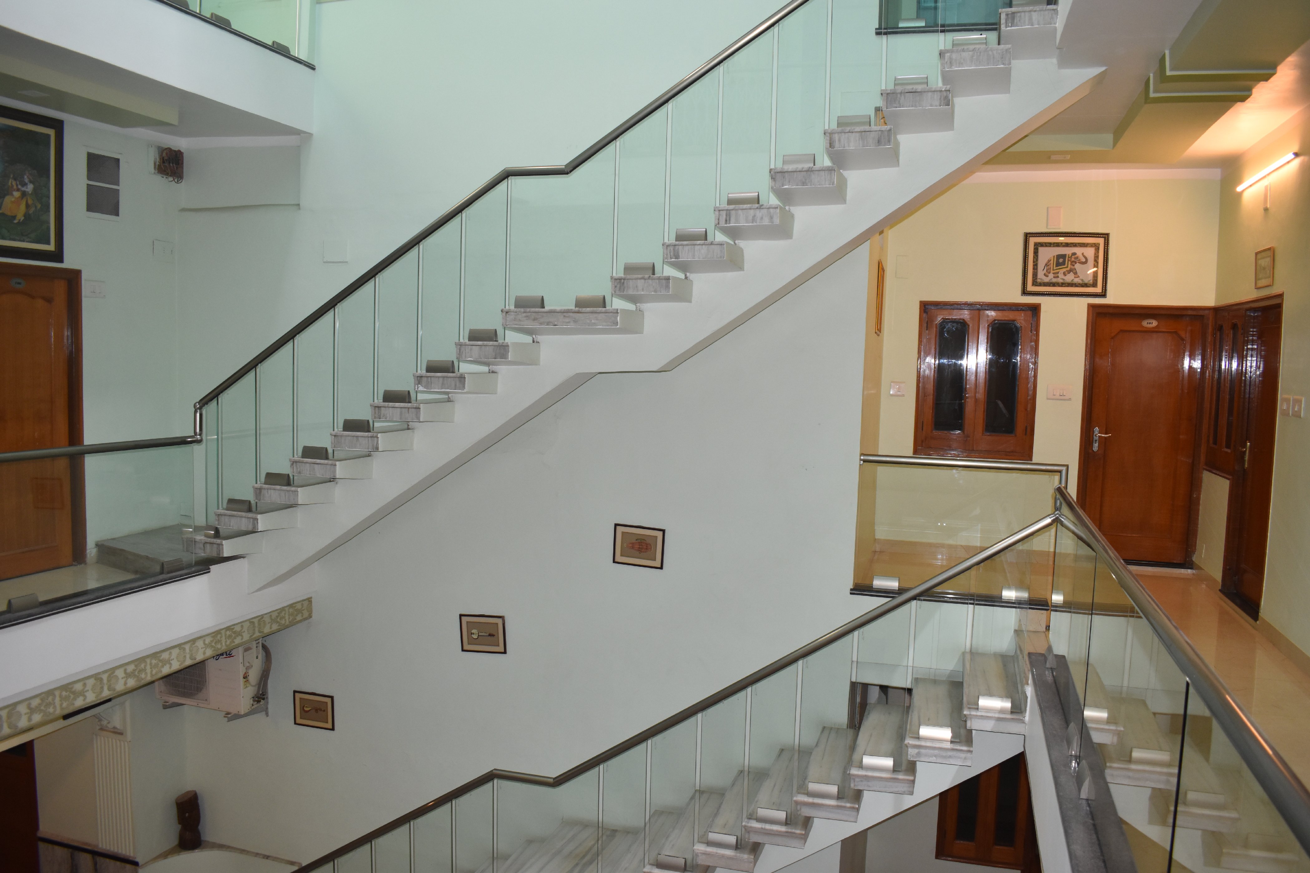 Hotel Bharat Niwas - Tap to explore photos