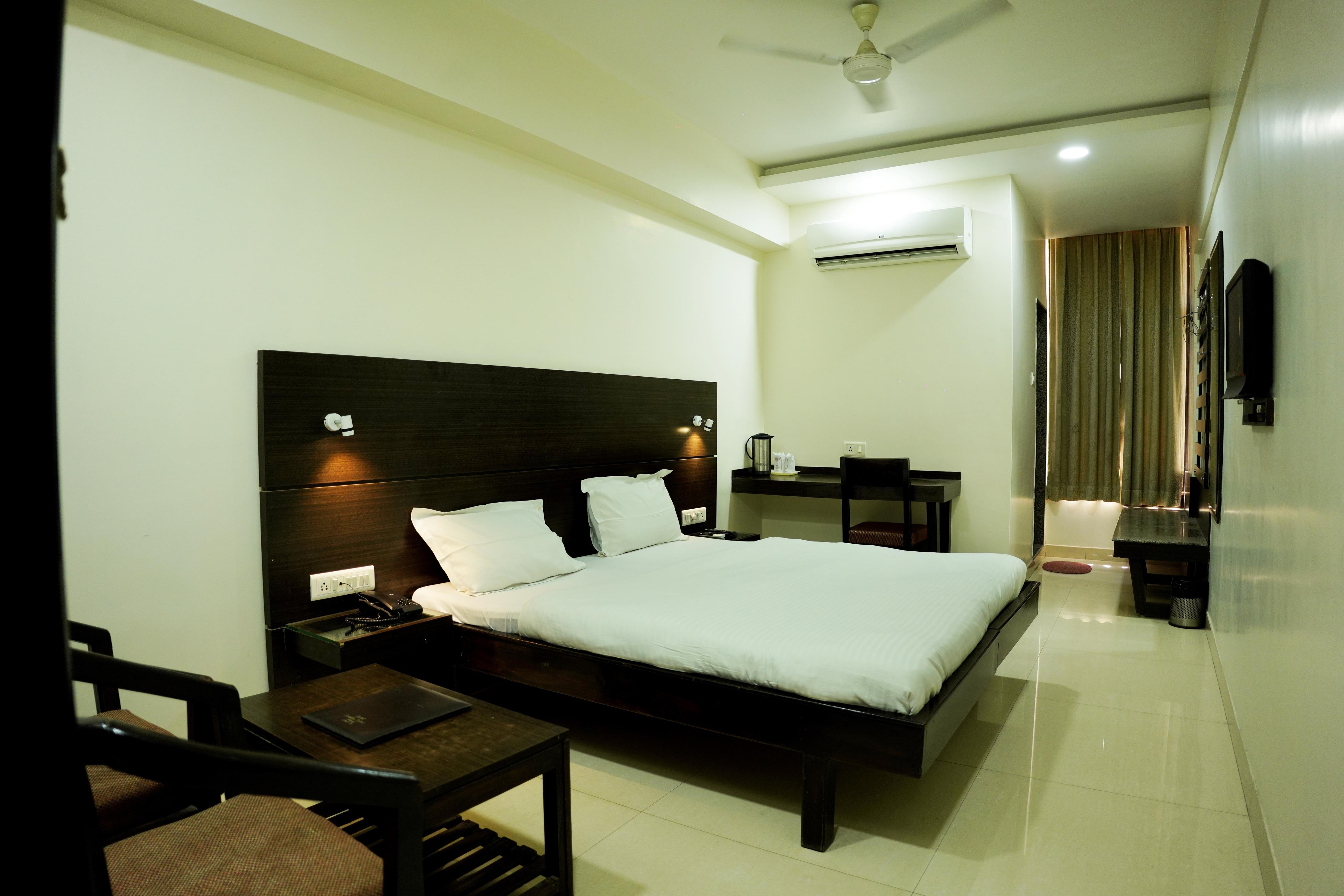 Hotel Sandhu Palace Room Type - Deluxe Room