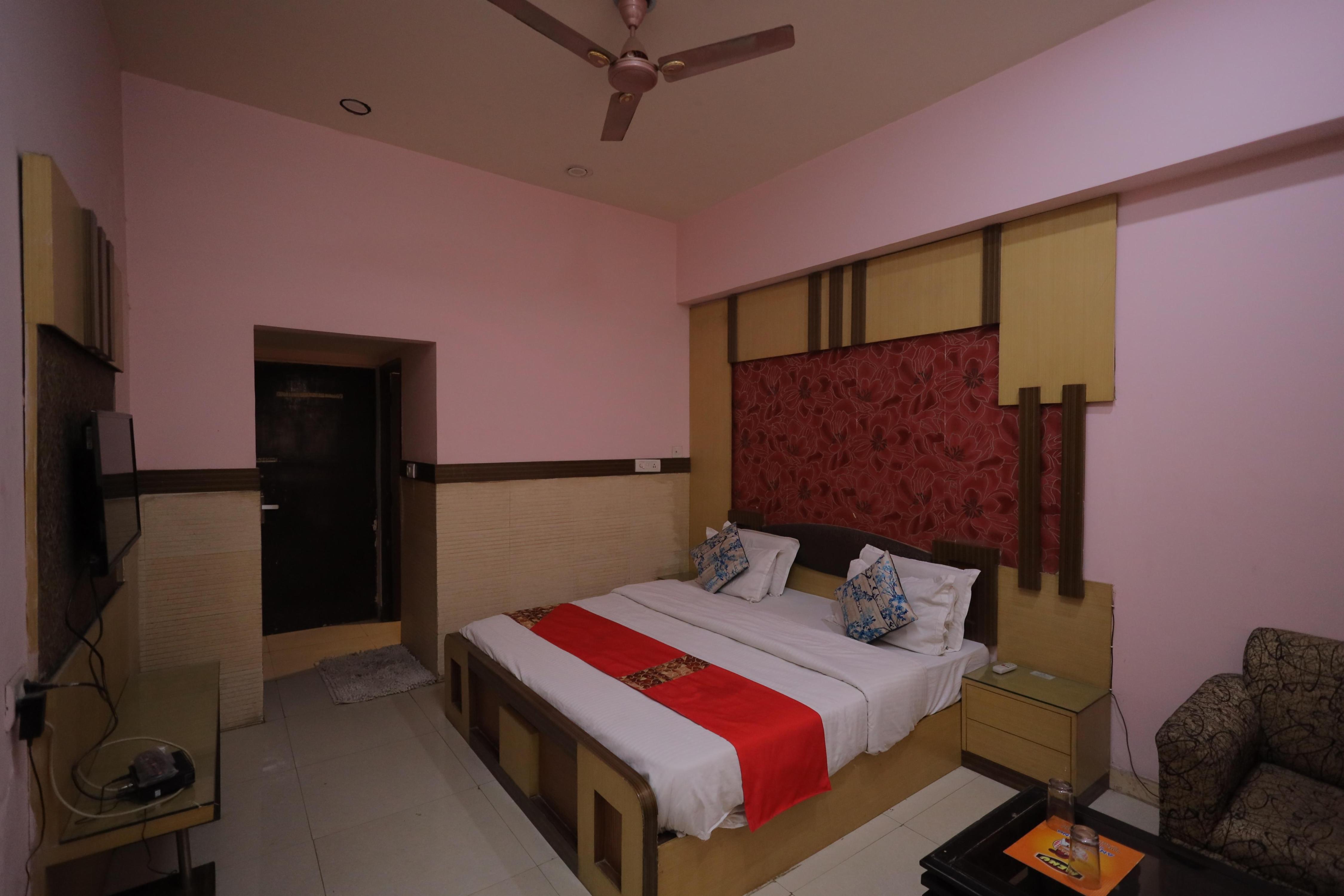Hotel Vikram Palace Room Type - Deluxe Room