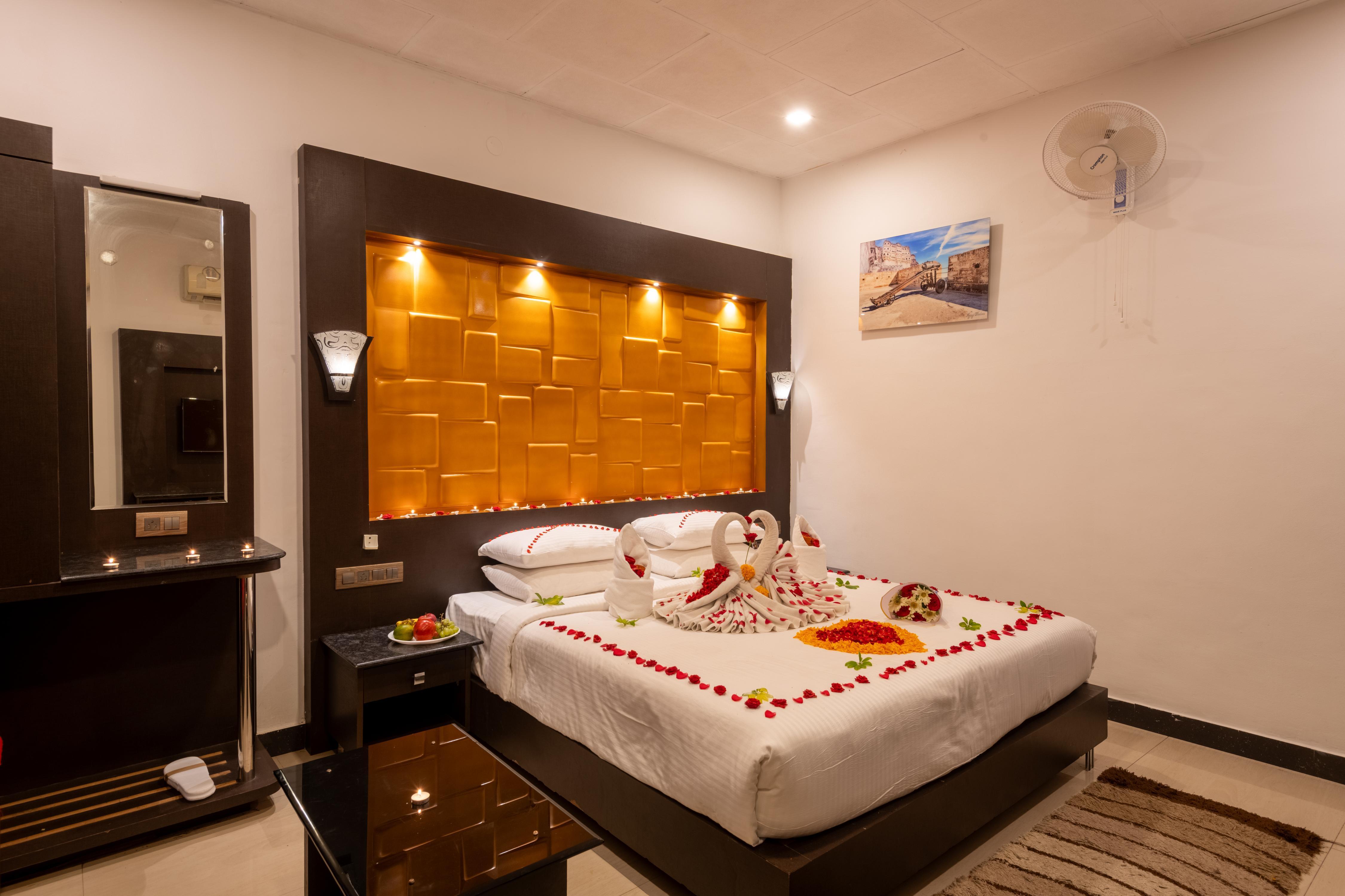Coorg Jungle Camp Backwater Resort Room Type - Honeymoon Cottage with Balcony and Bathtub