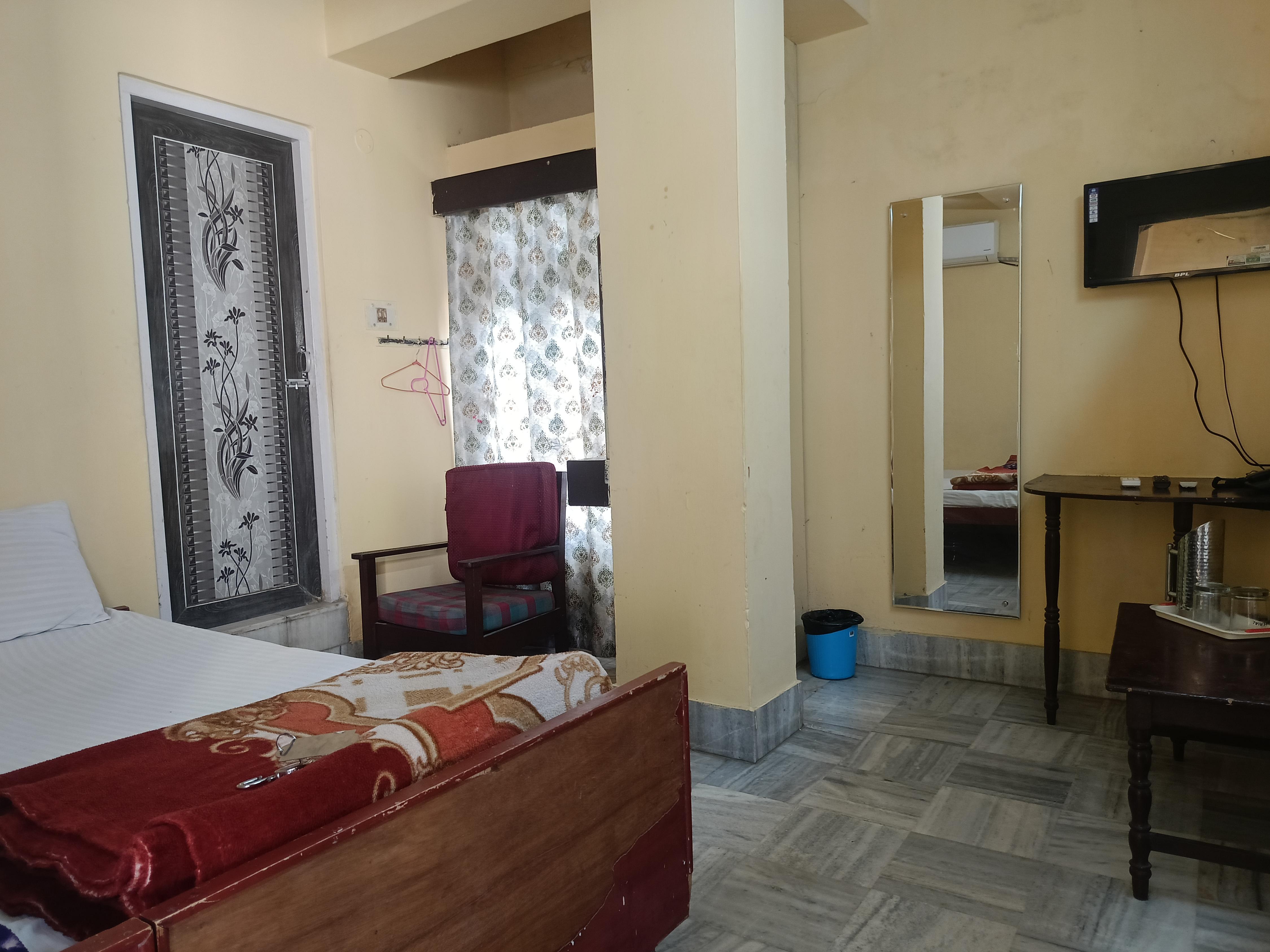 hotel geetanjali - Tap to explore photos