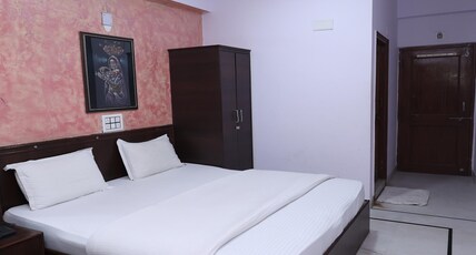 Hotel Udai Palace - Near Bus Stand & Railway Station Room Type - Deluxe Comfort Room
