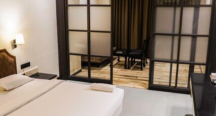 HOTEL SUN SHINE INN Room Type - Semi Suite (21 Age and Above Allowed)