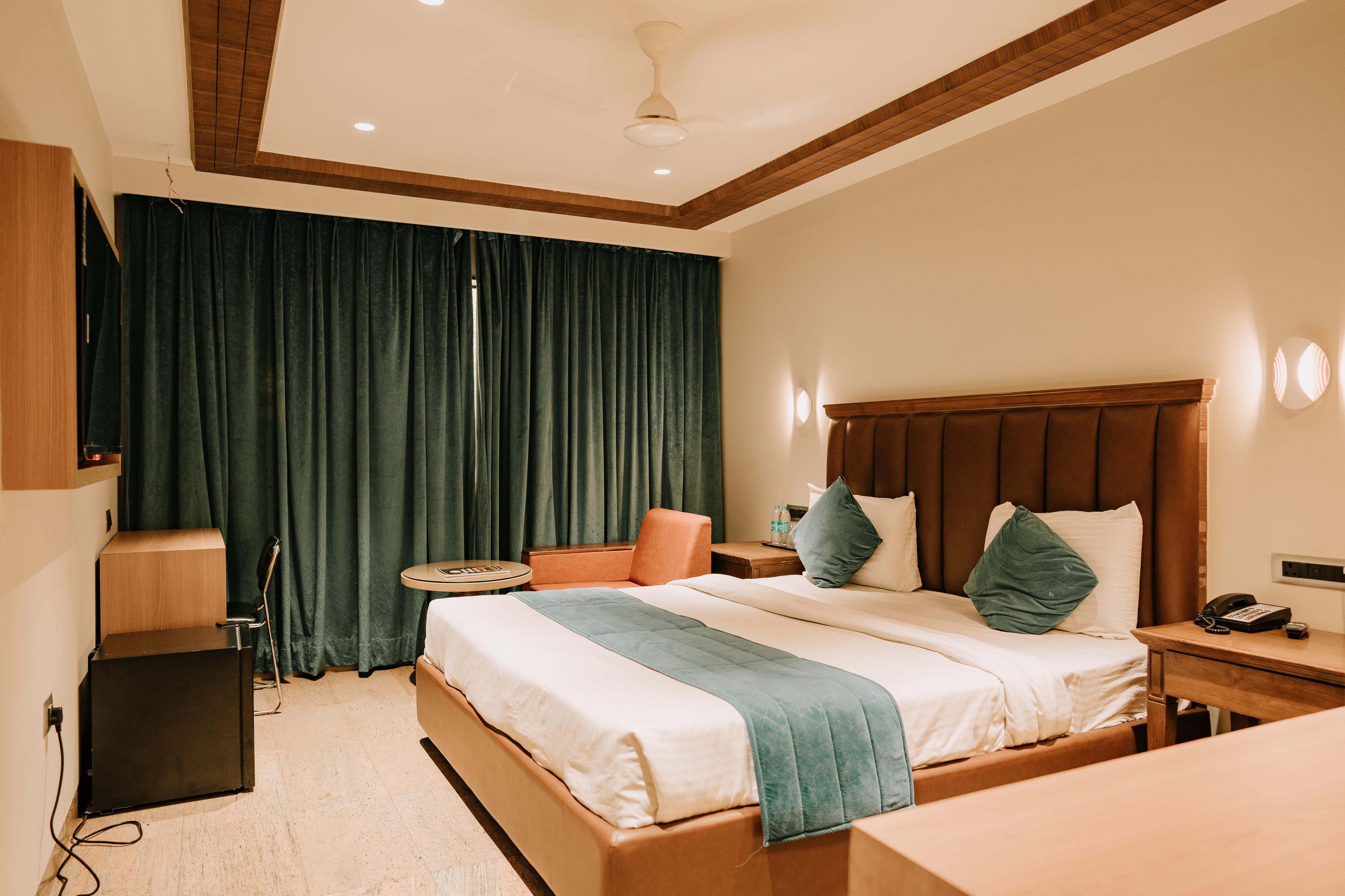Hotel Punjab Palace Room Type - Gold King Bed Room