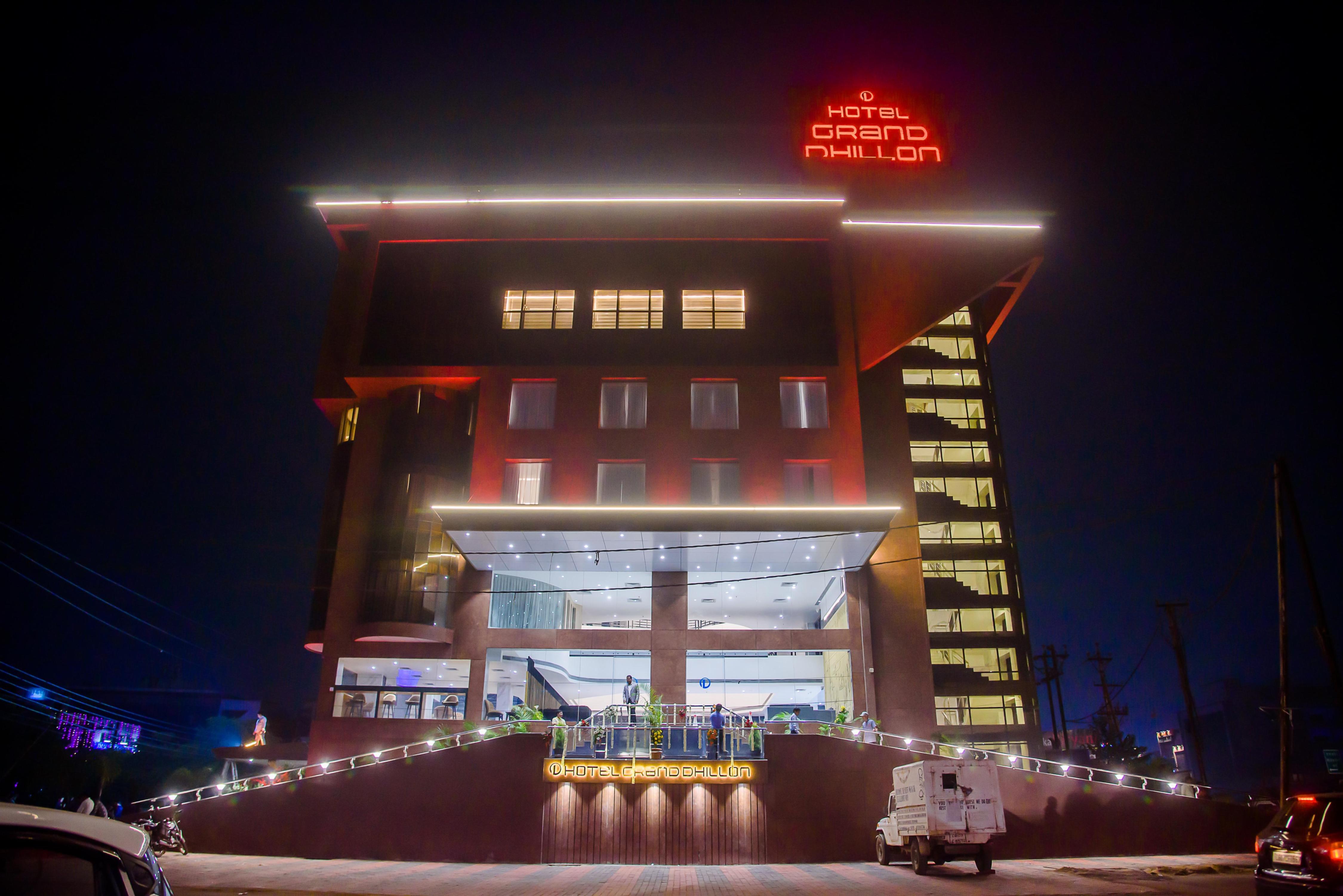 HOTEL GRAND DHILLON