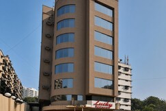 Rooms of Hotel Lucky Near Nesco