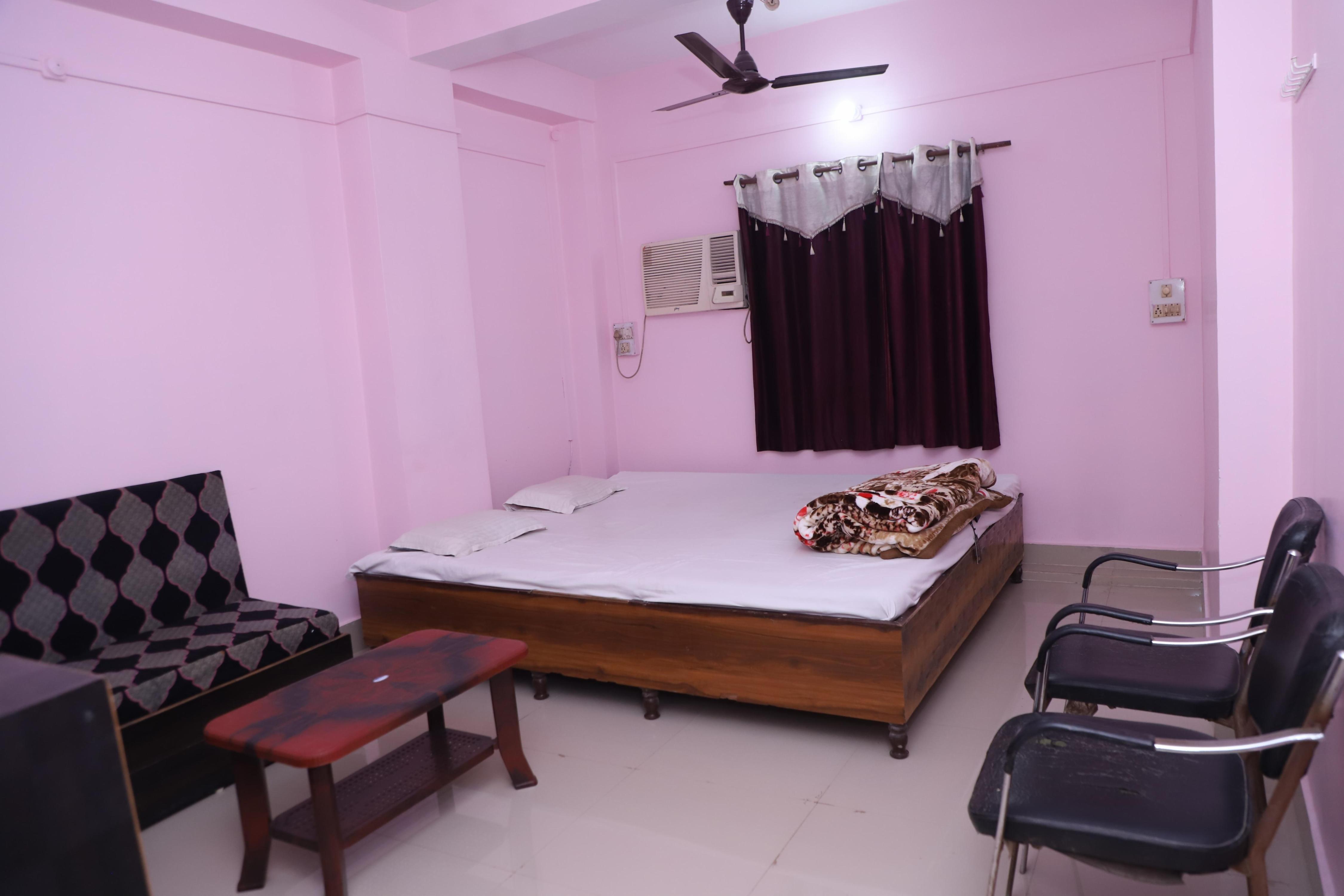 Chawla Guest House - Tap to explore photos