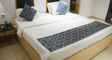 HOTEL VYTLA RESIDENCY Room Type - Deluxe Room - King Bed
