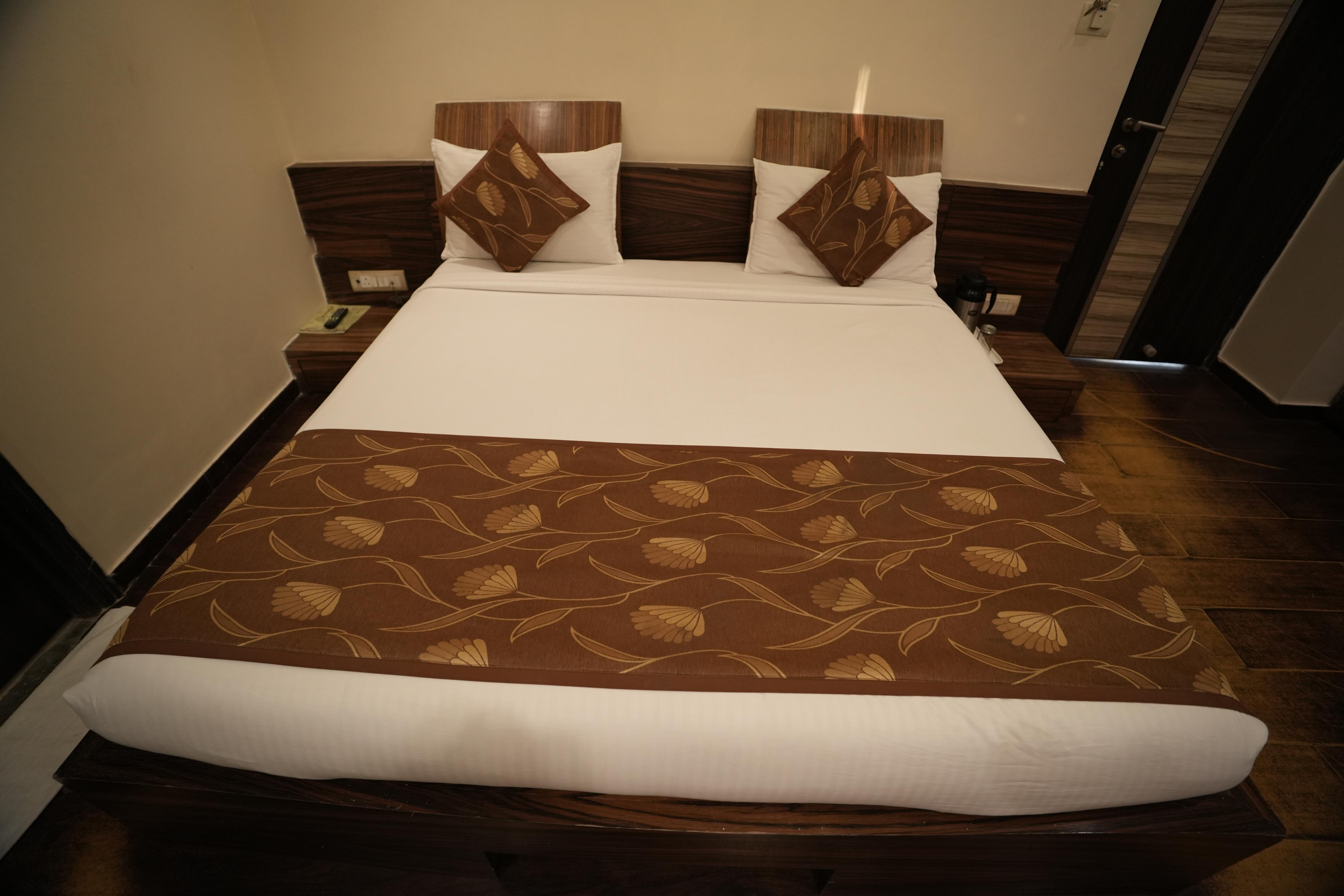 Hotel Sundaram - Tap to explore photos