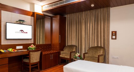 Grand FFOUR near Nehru Place Room Type - Deluxe Twin Bed