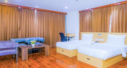 Hyphen Business Hotel Room Type - Executive Twin