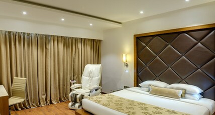 Ramee Grand Hotel and Spa Room Type - Suite Room with Jacuzzi