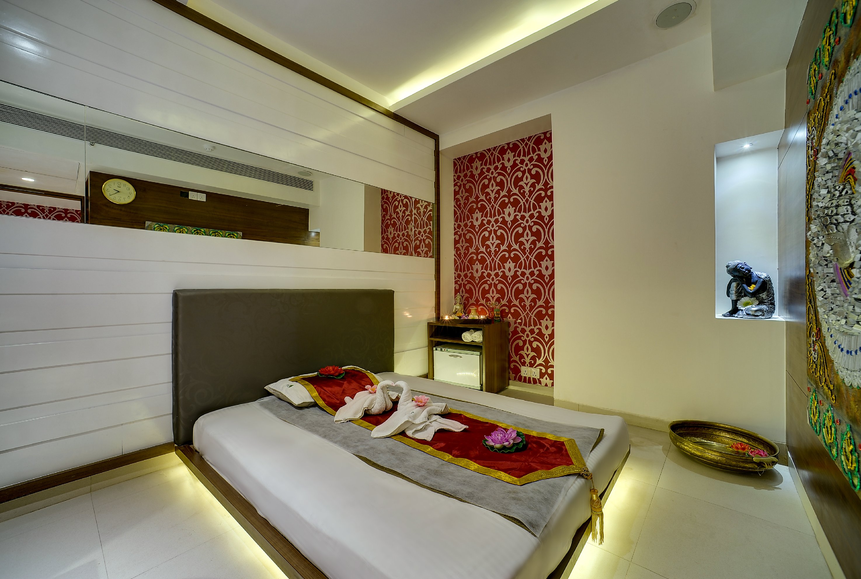 Ramee Grand Hotel and Spa - Tap to explore photos