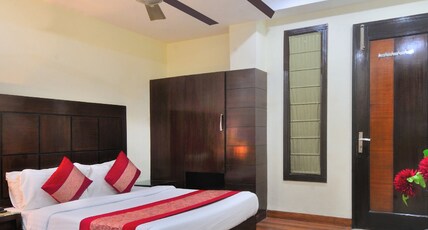 Staybook Hotel Aira @ Paharganj Room Type - Deluxe Room with Free Wi-Fi