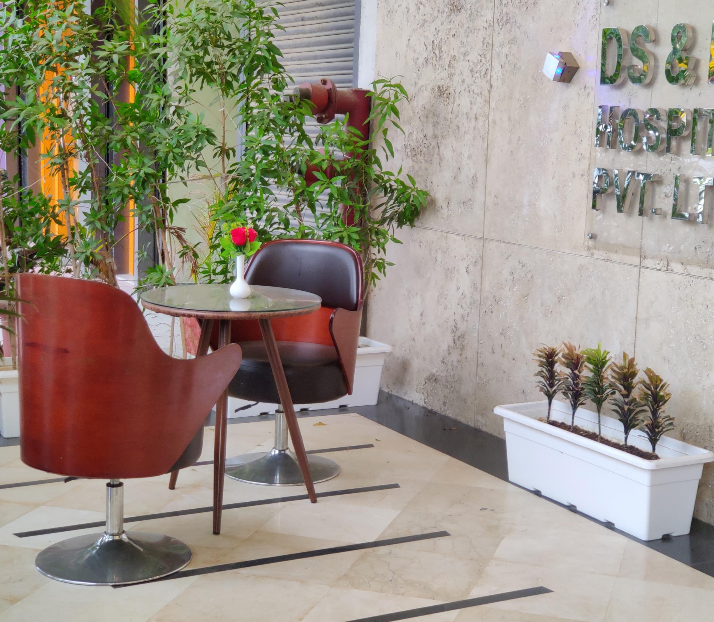 Hotel DS Clarks Inn Gurgaon - Tap to explore photos