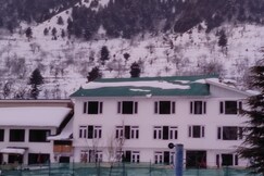 Hotel Sun Shine(River Retreat)