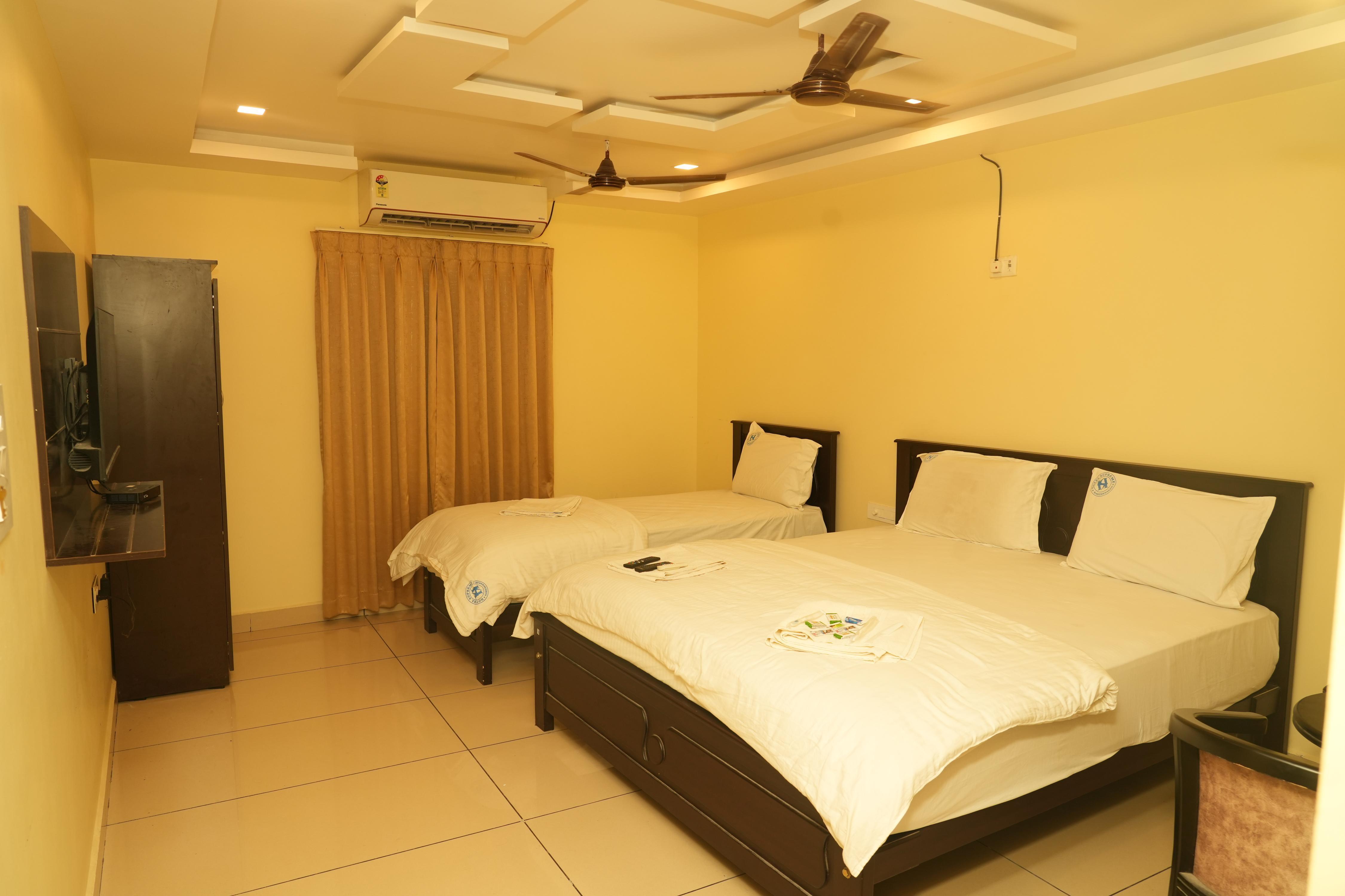 Hotel Supreme Room Type - Triple Bed Ac room