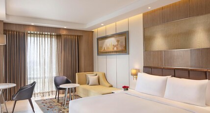 Radisson Blu Hotel Amritsar Room Type - Junior Suite with Bathtub and Living Room