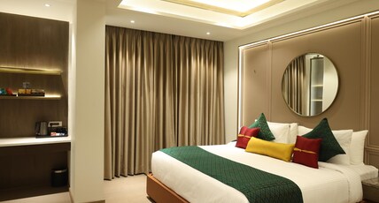 MARIGOLD-Newly Renovated Hotel. Room Type - PRESIDENTIAL SUITE - Complimentary Shuttle Pickup and Drop to Sai Baba Temple (Gate 2)