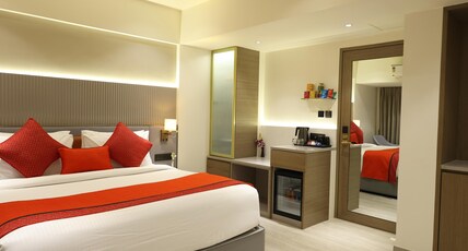 MARIGOLD-Newly Renovated Hotel. Room Type - PREMIUM DELUXE ROOM - Complimentary Shuttle Pickup and Drop to Sai Baba Temple (Gate 2)