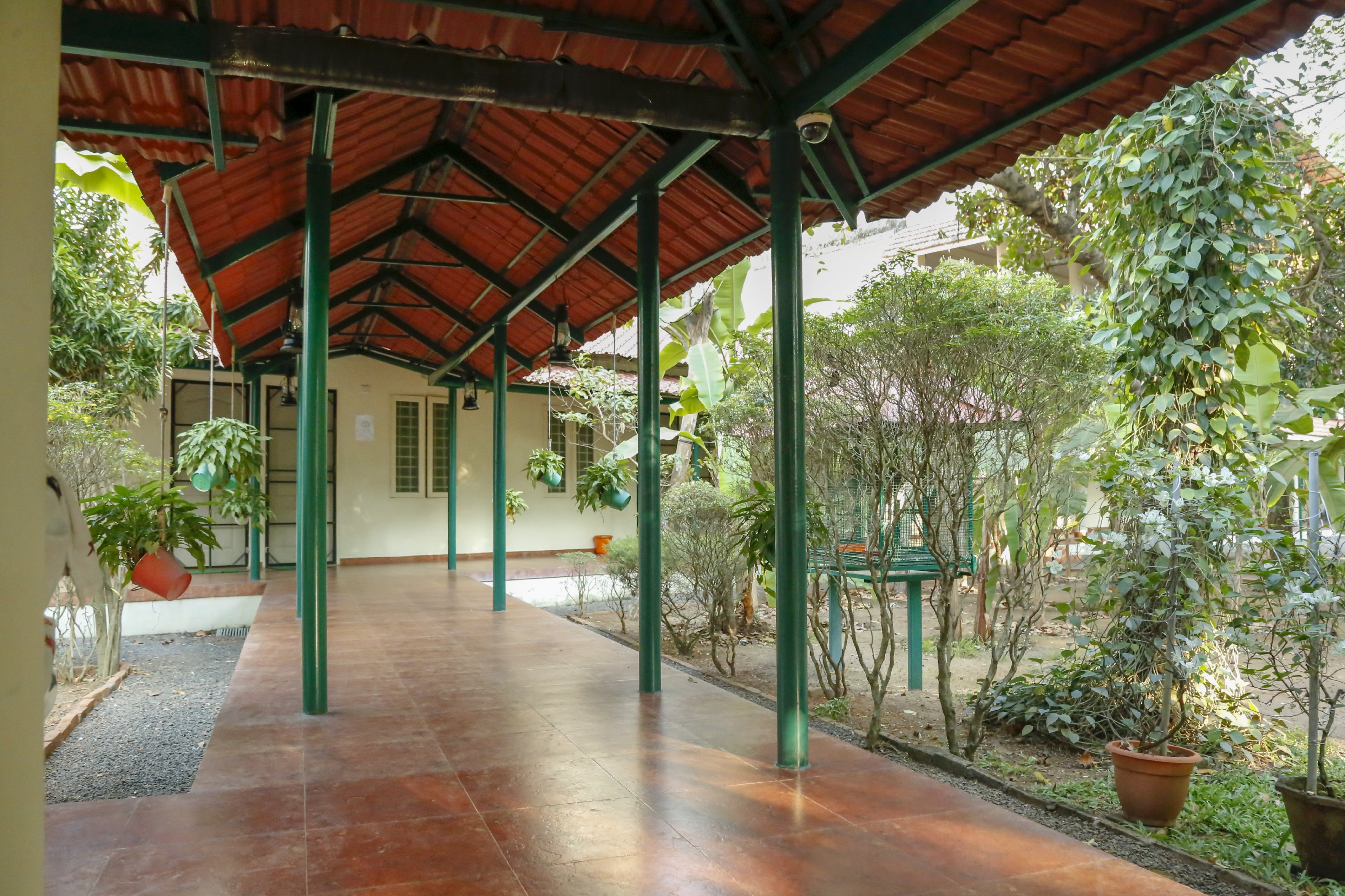Palm Grove Service Villa | Rooms & Wi-Fi - Tap to explore photos