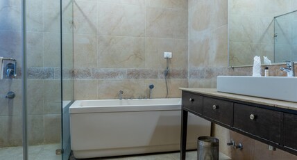 Heevan Villas Sonamarg - River Front Luxury Room Type - Luxury Suite with Balcony ( Mountain View )